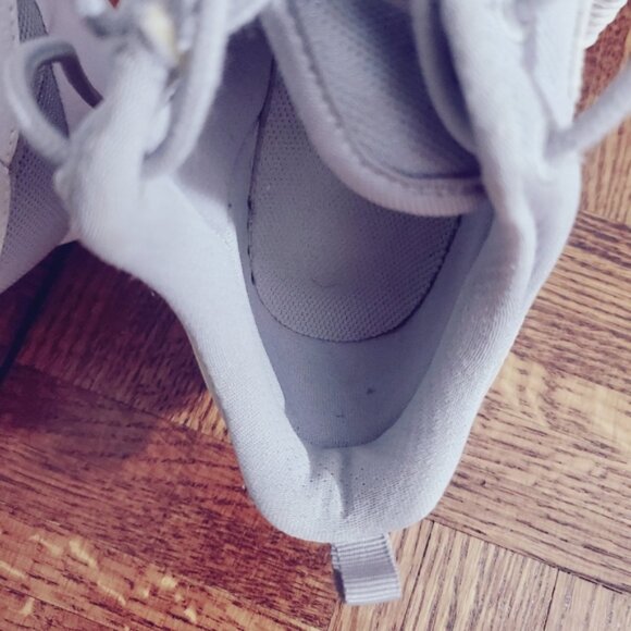 NIKE "ROSHE ONE" Wolf Grey Runners/ Sneakers - Picture 3 of 16